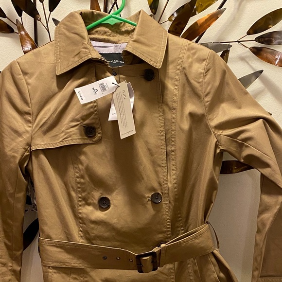 NWT- Banana Republic Classic Tan Trench - Picture 3 of 10